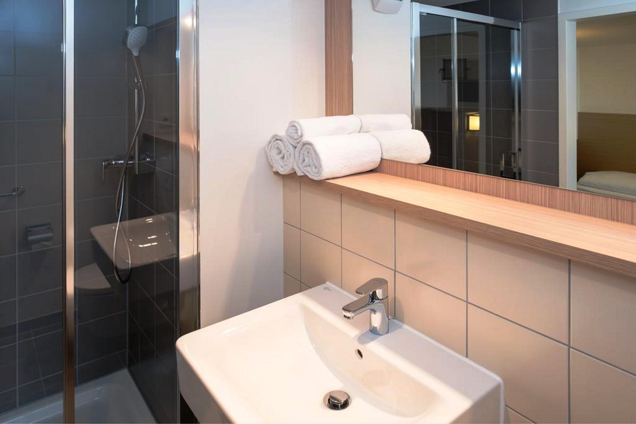 B&B Hotel Frankfurt-Airport Frankfurt am Main Bagian luar foto