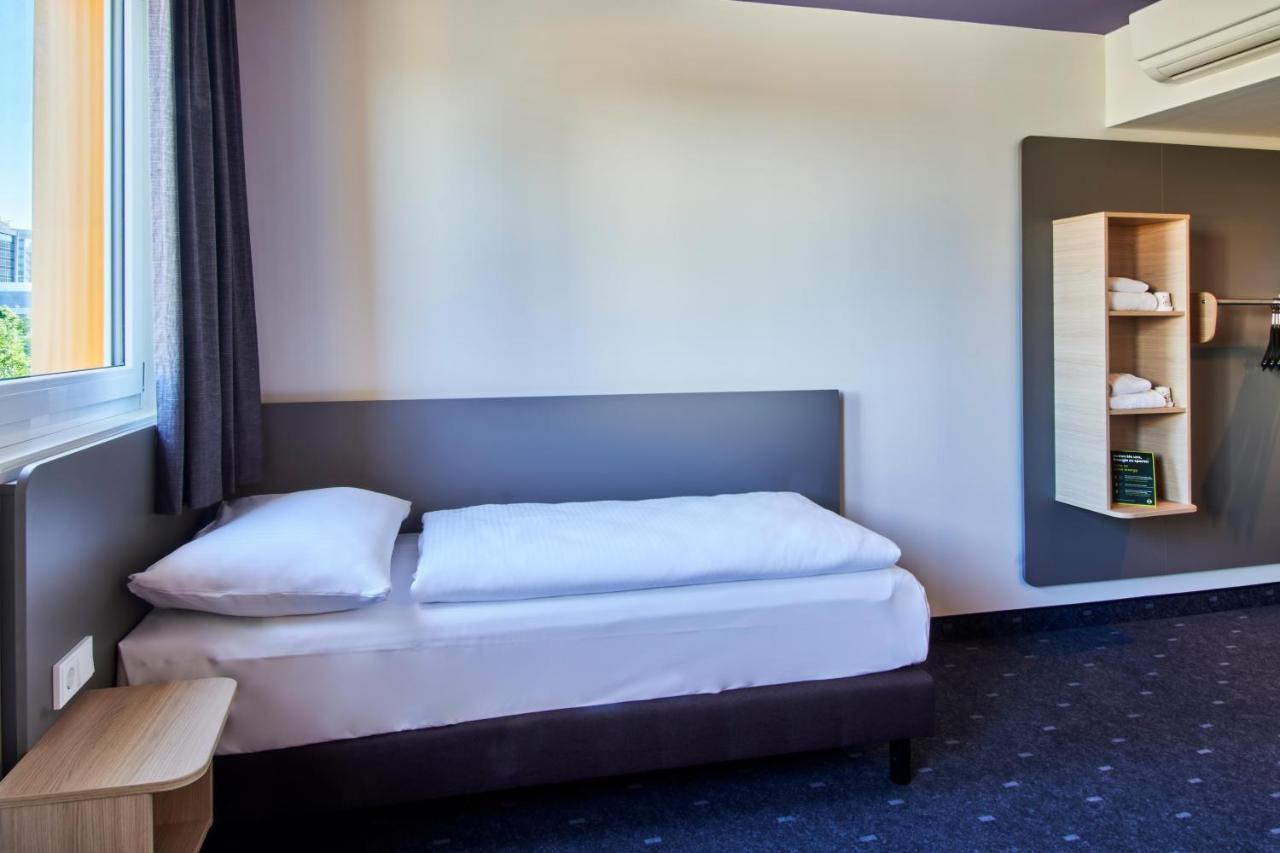 B&B Hotel Frankfurt-Airport Frankfurt am Main Bagian luar foto