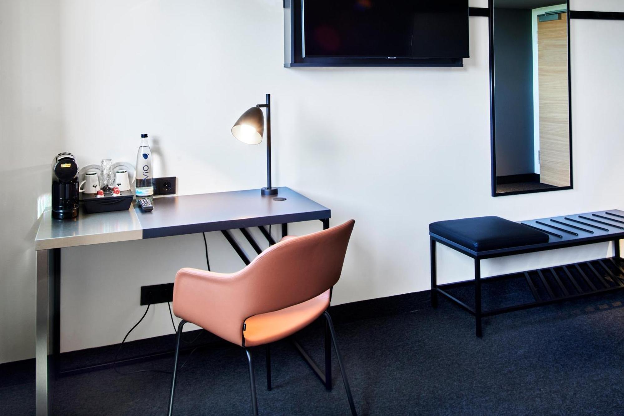 B&B Hotel Frankfurt-Airport Frankfurt am Main Bagian luar foto